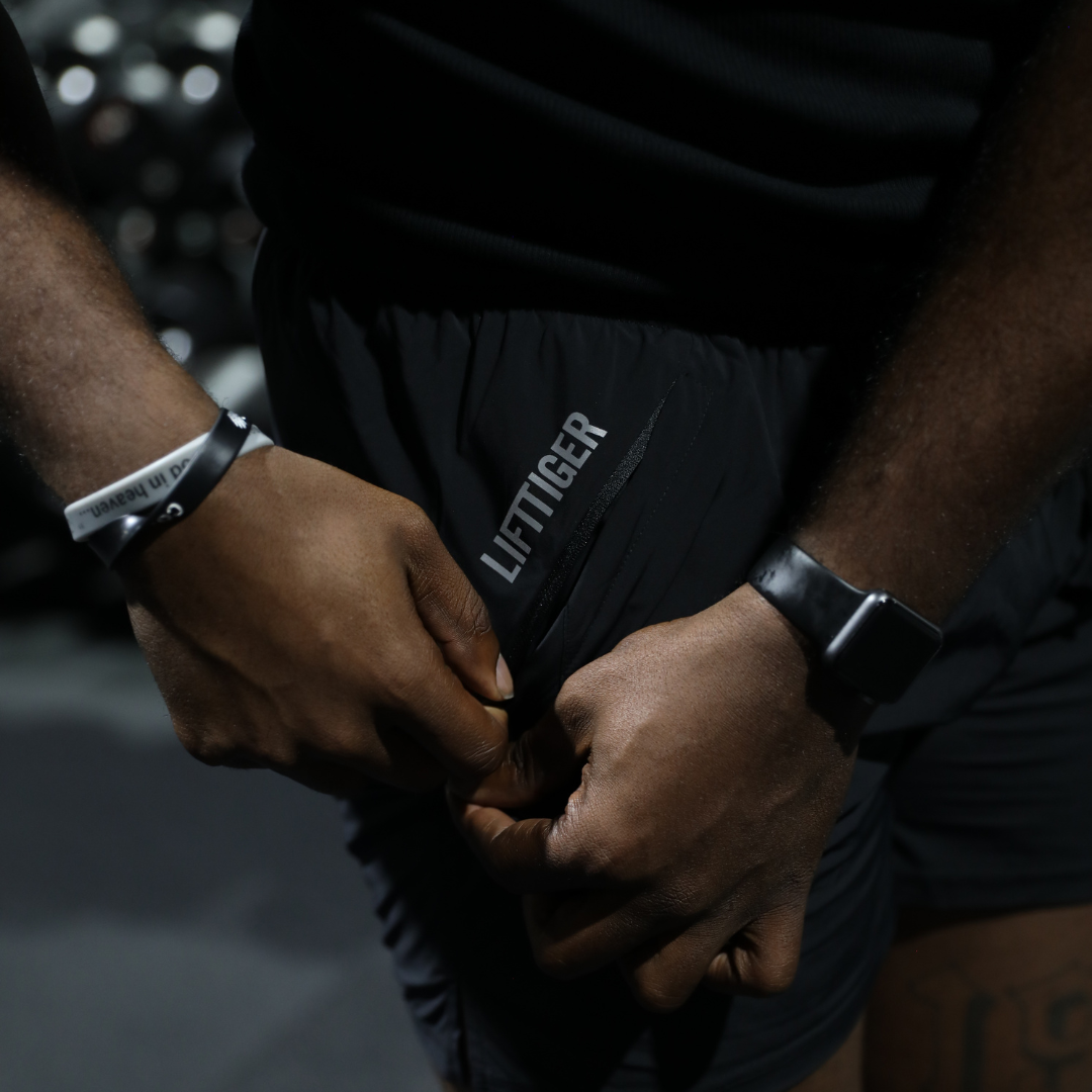 ESSENTIAL 5” SHORT - BLACK