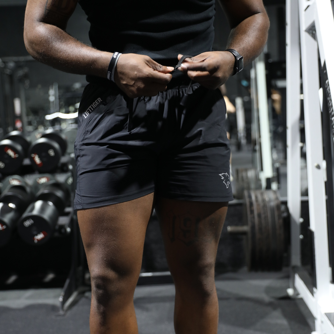 ESSENTIAL 5” SHORT - BLACK