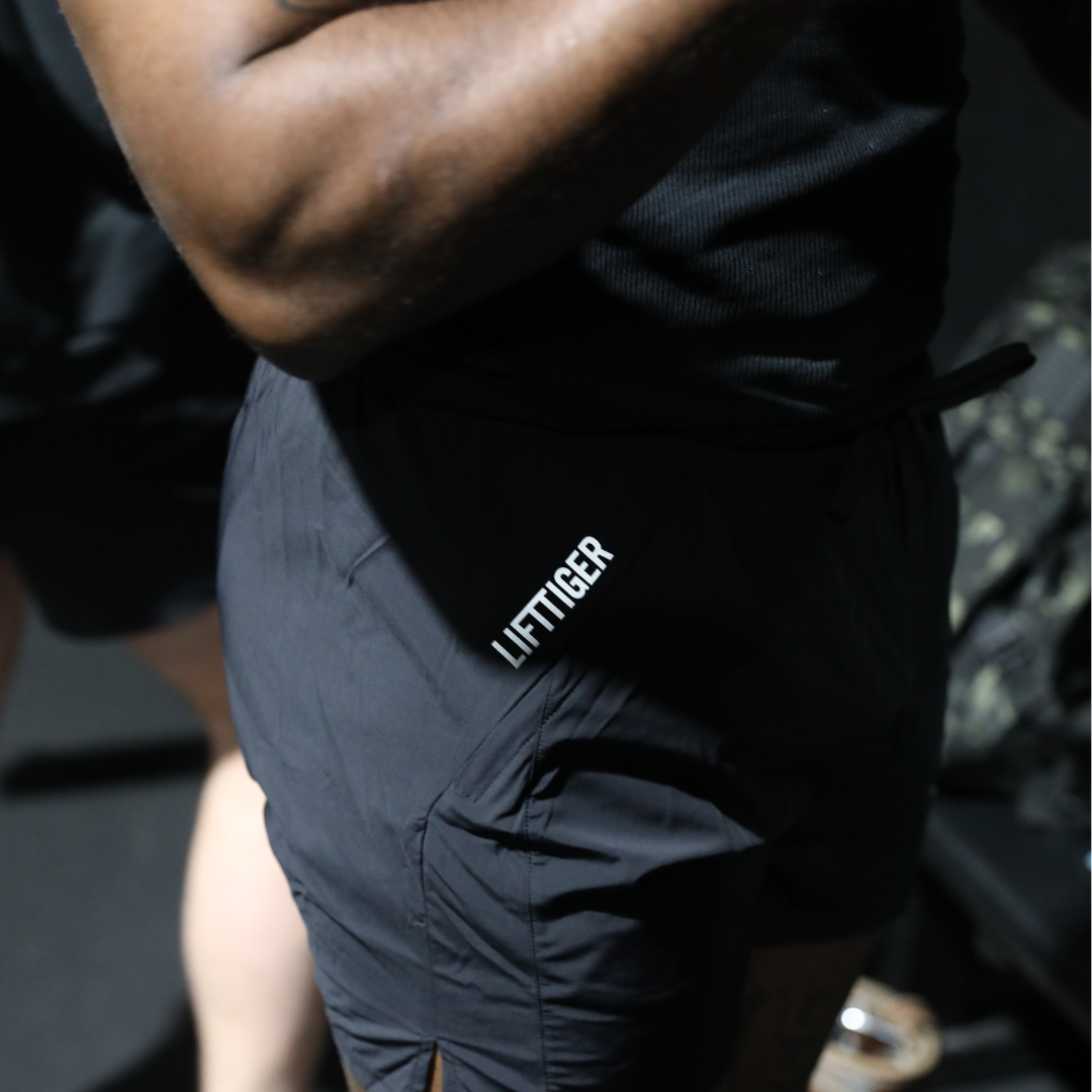 ESSENTIAL 5” SHORT - BLACK